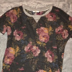 Super Cute Short Sleeve Floral Top